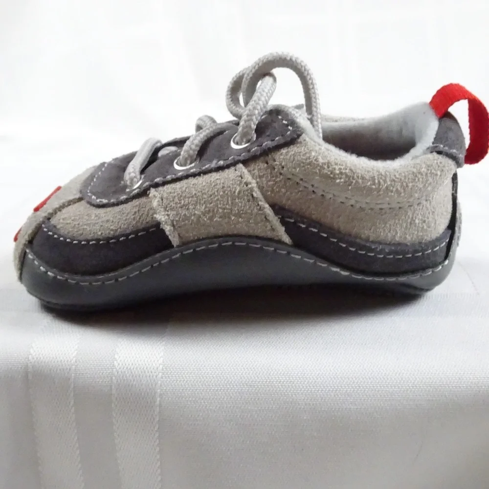 2 Sets Of Vintage Infant shoes. White pair and a Gray/Red pair.